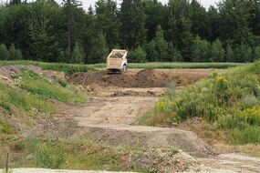 Rekultivierungsarbeiten in der Deponie